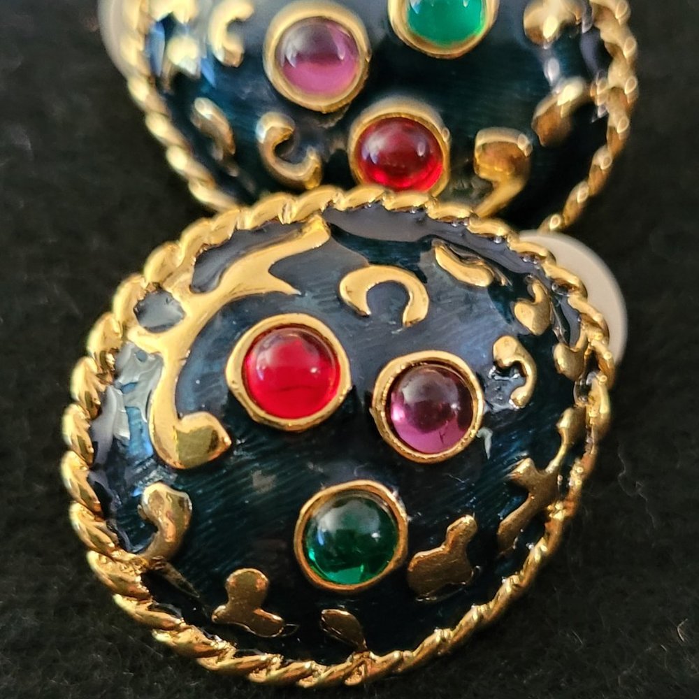 VINTAGE IVANA gold tone green enamel rhinestone cabochon statement clip earrings